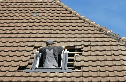 Pose de velux - Saint-Etienne de Fougères